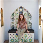 Sono laureata in lingue (inglese e spagnolo) e sono disponibile a insegnare anche italiano per stranieri a Verona